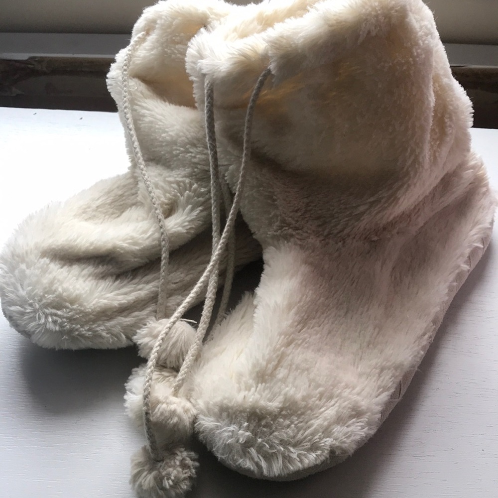 Fur slippers